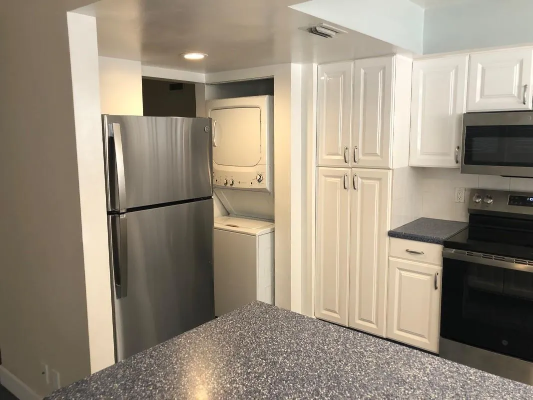 520 Orton Ave, #104