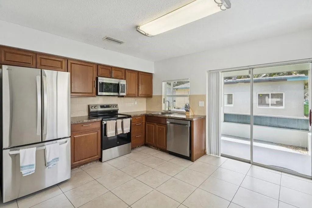 6888 NW 30th St