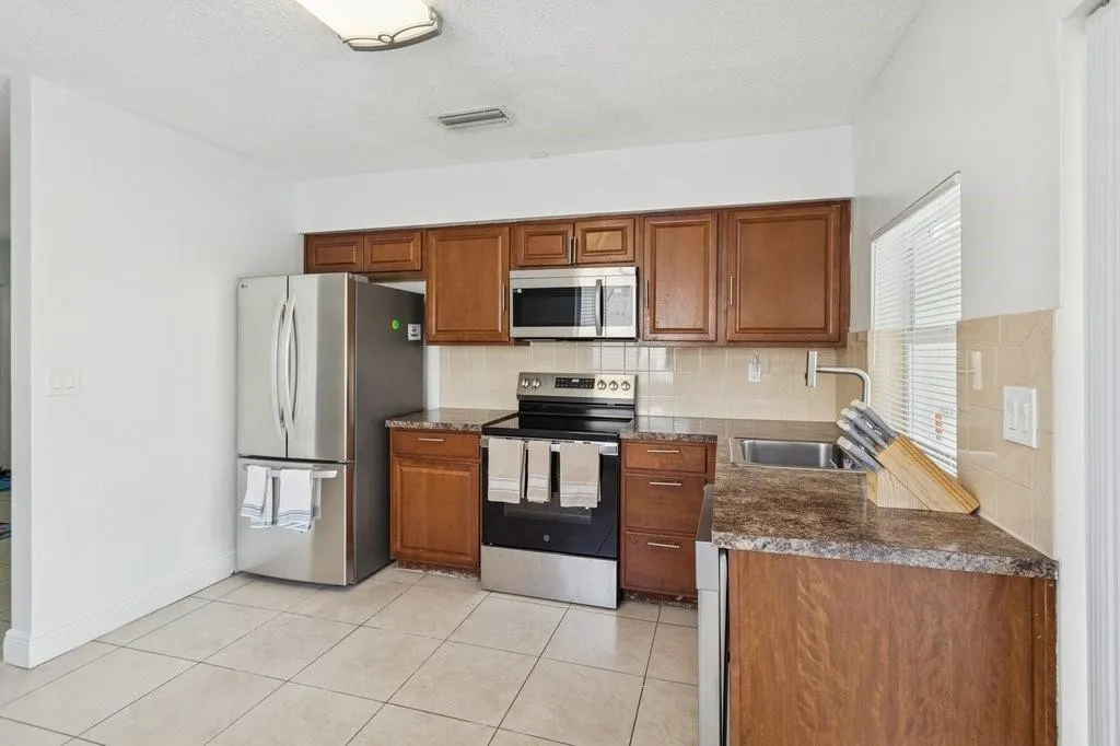 6888 NW 30th St