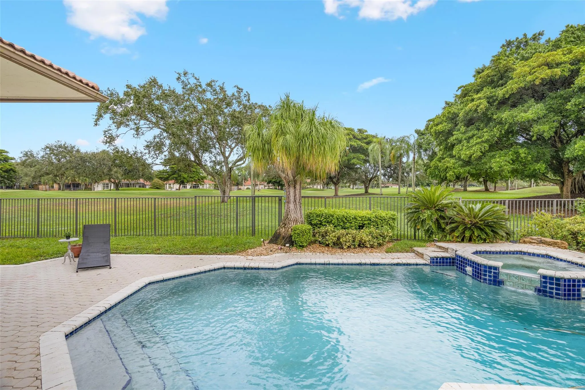 2534 Golf View Dr
