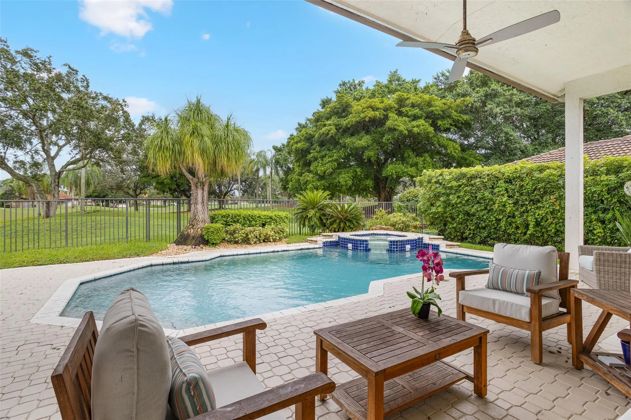 2534 Golf View Dr