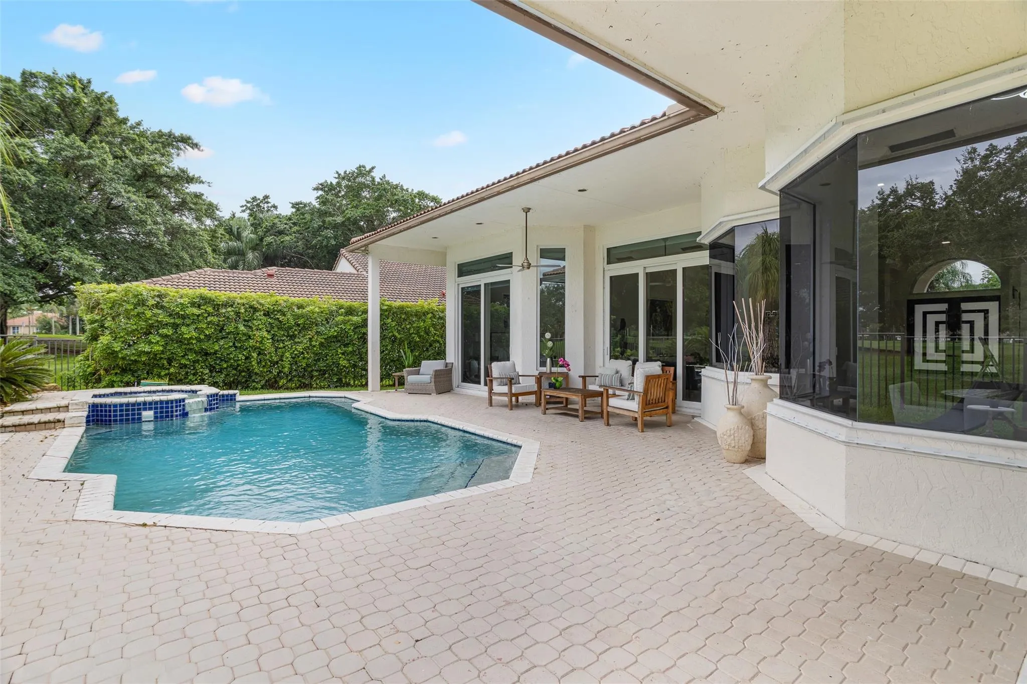 2534 Golf View Dr