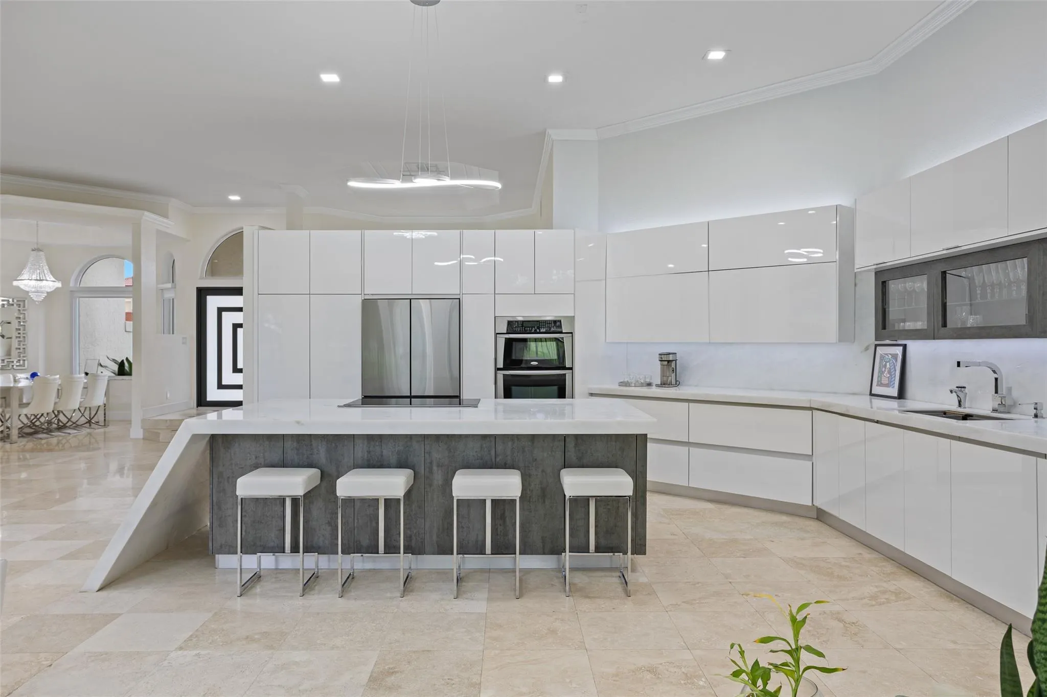 2534 Golf View Dr