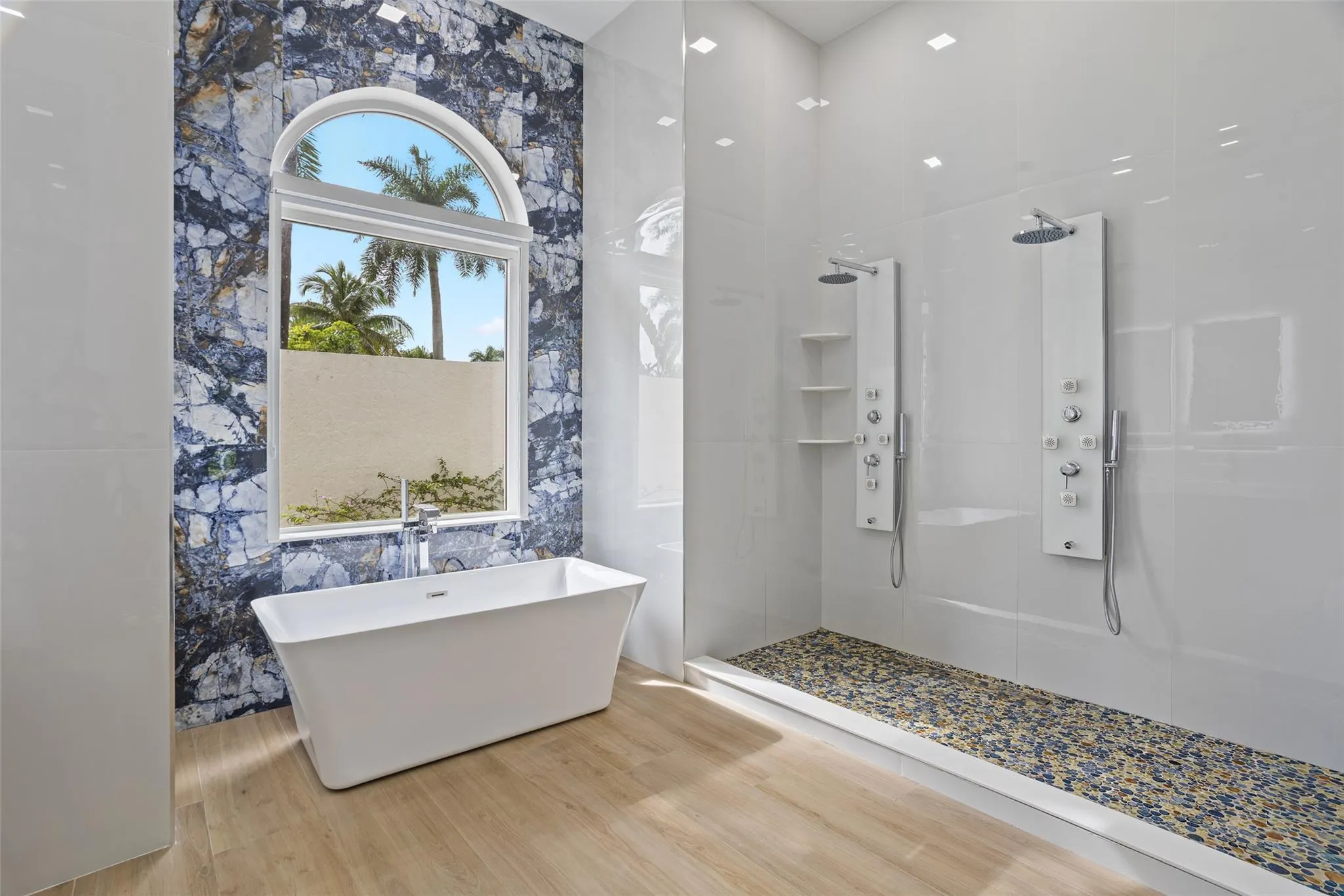 2534 Golf View Dr