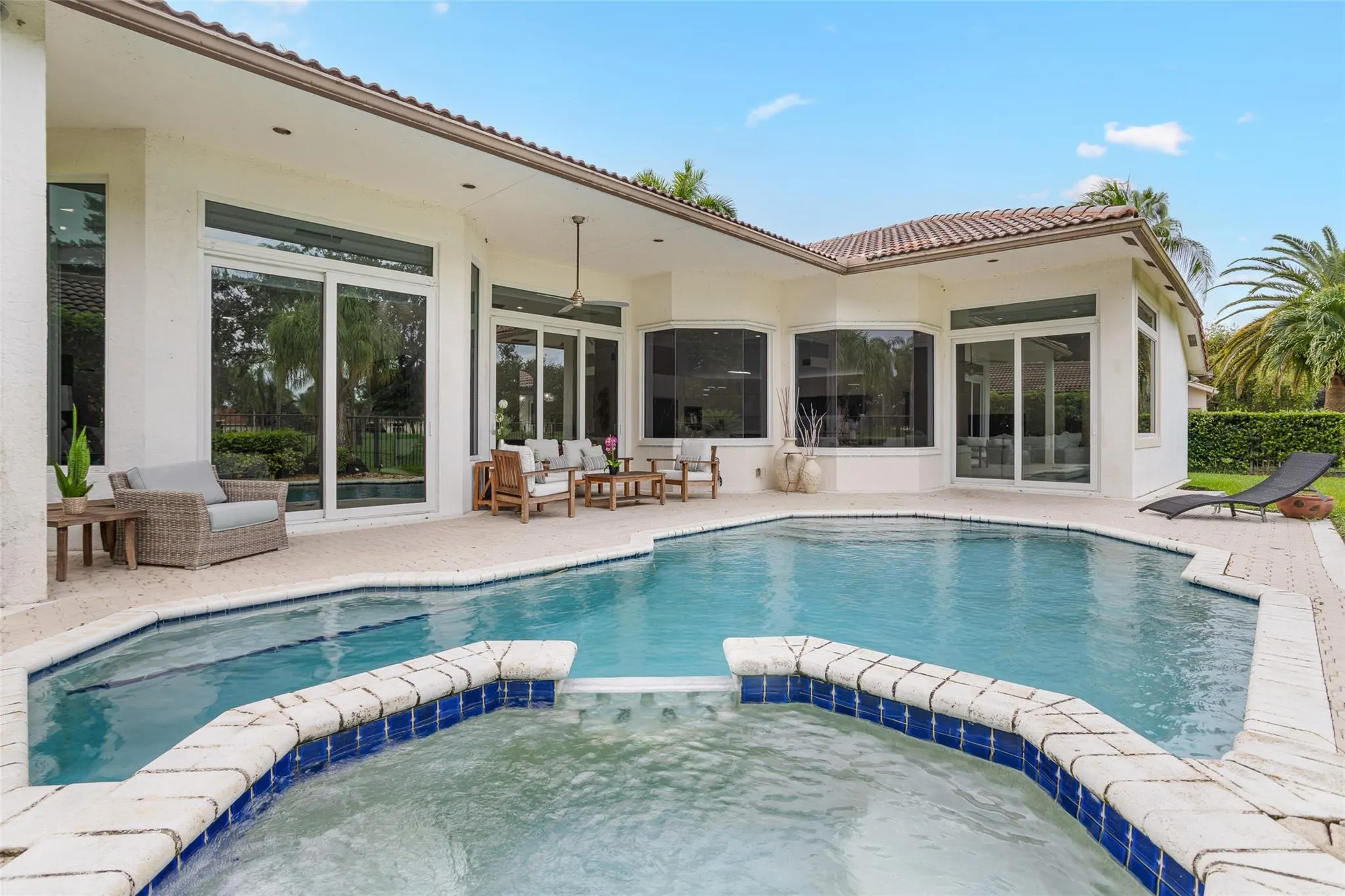 2534 Golf View Dr