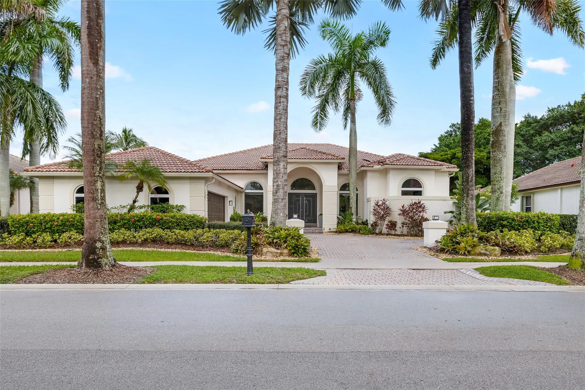 2534 Golf View Dr