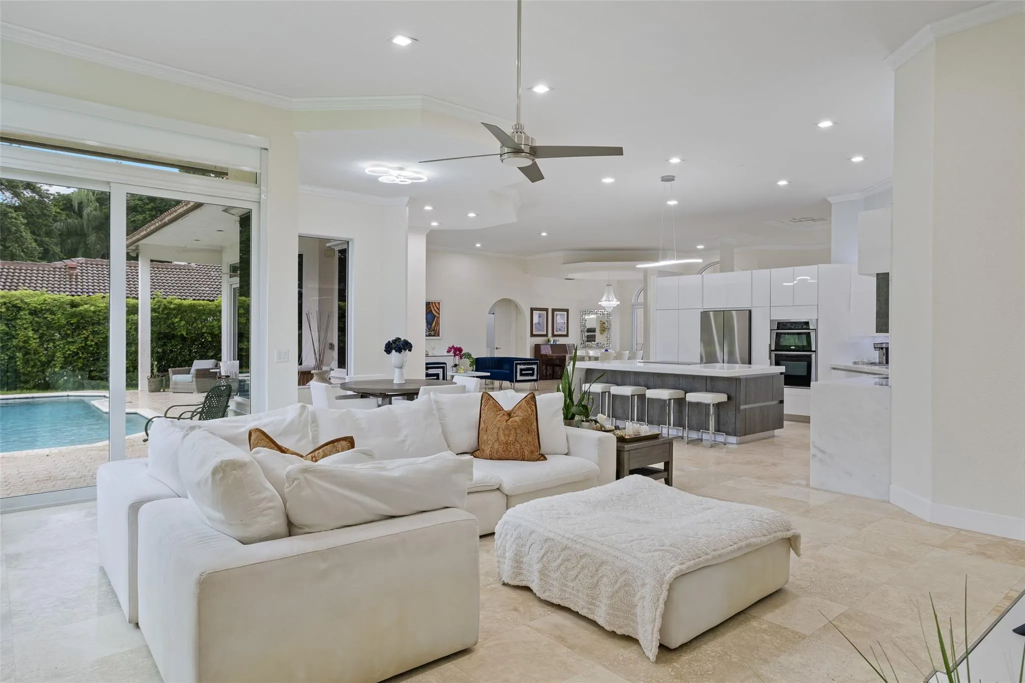 2534 Golf View Dr
