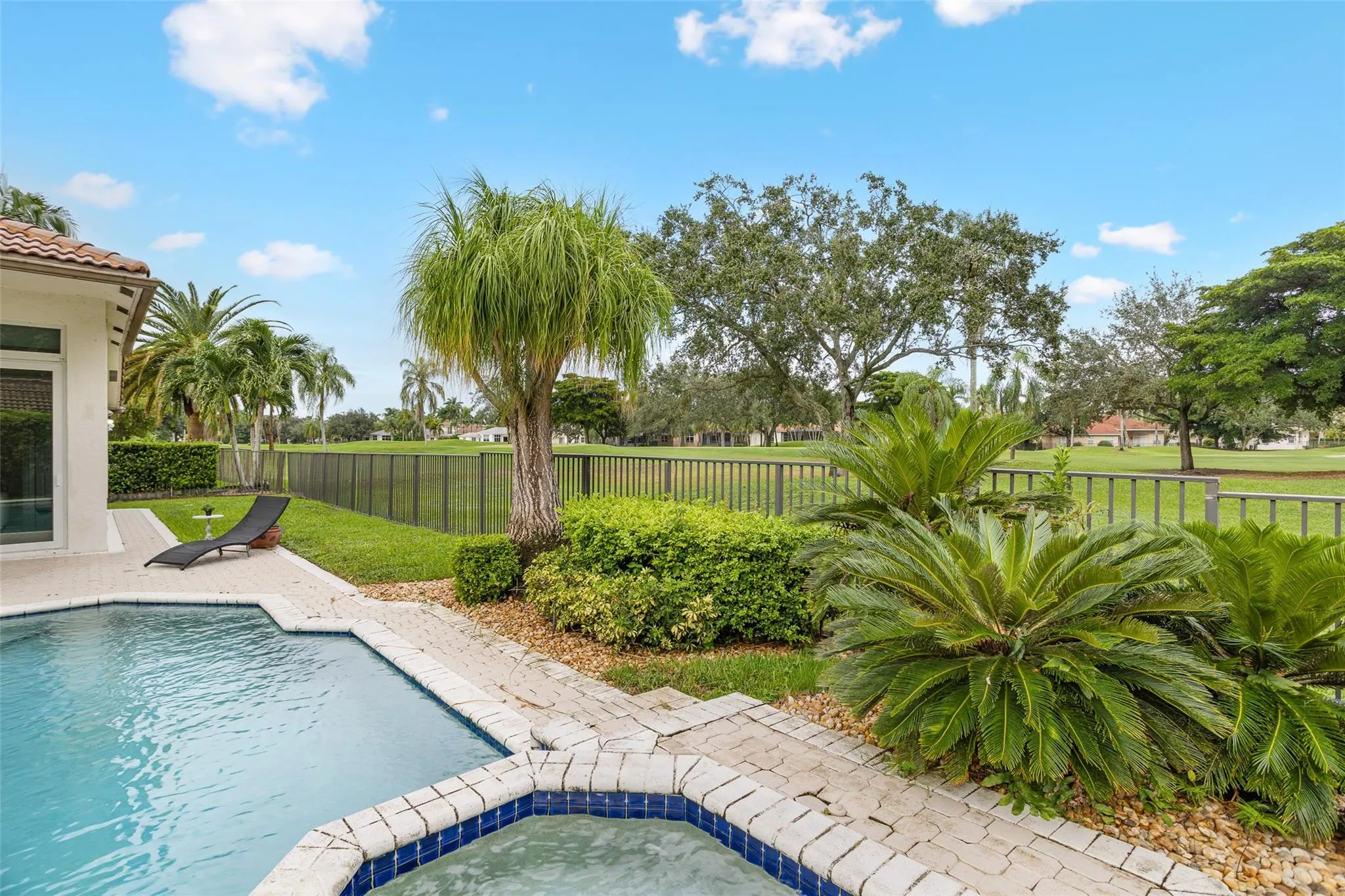 2534 Golf View Dr