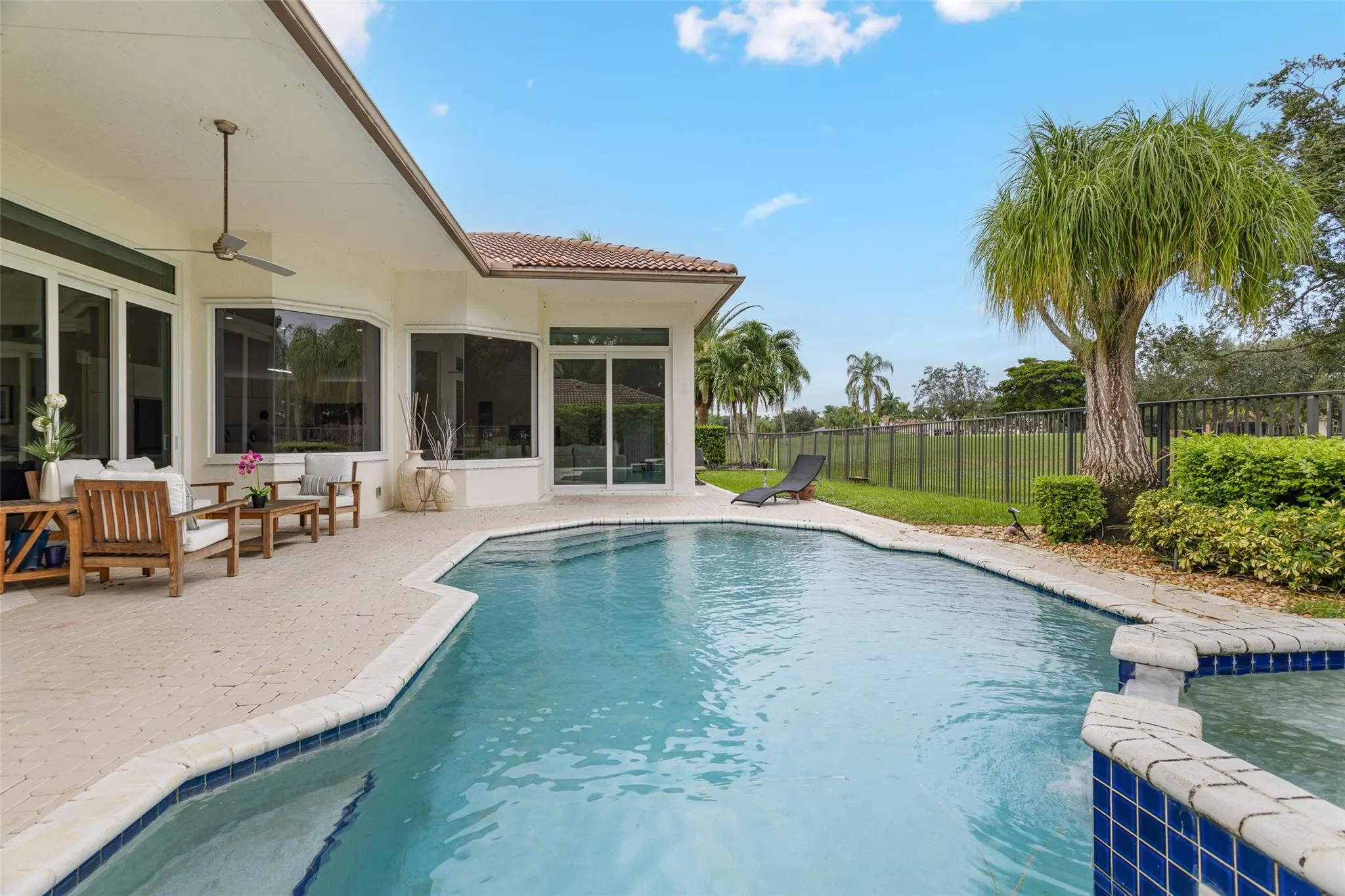2534 Golf View Dr