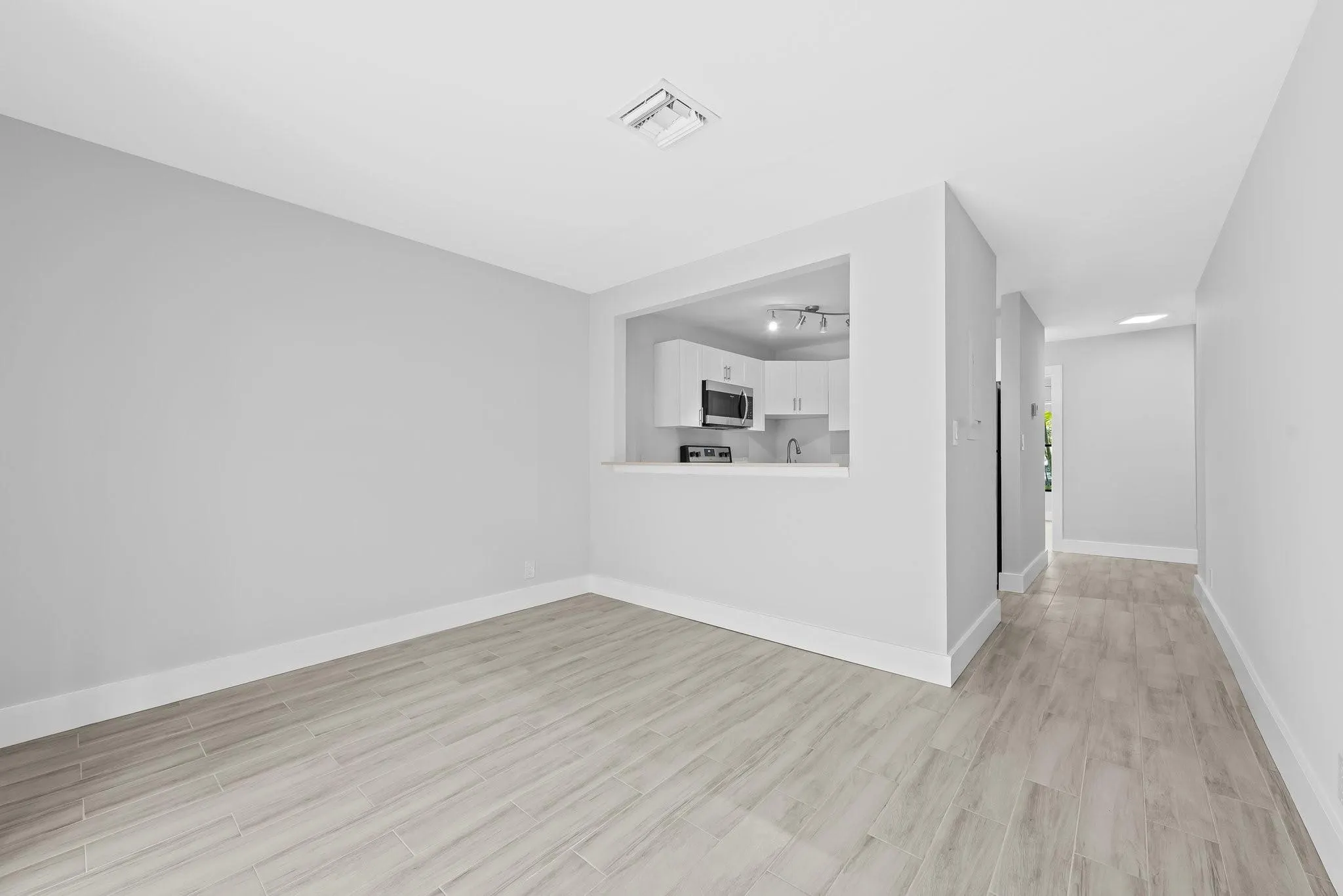 3208 NE 7th St, #B