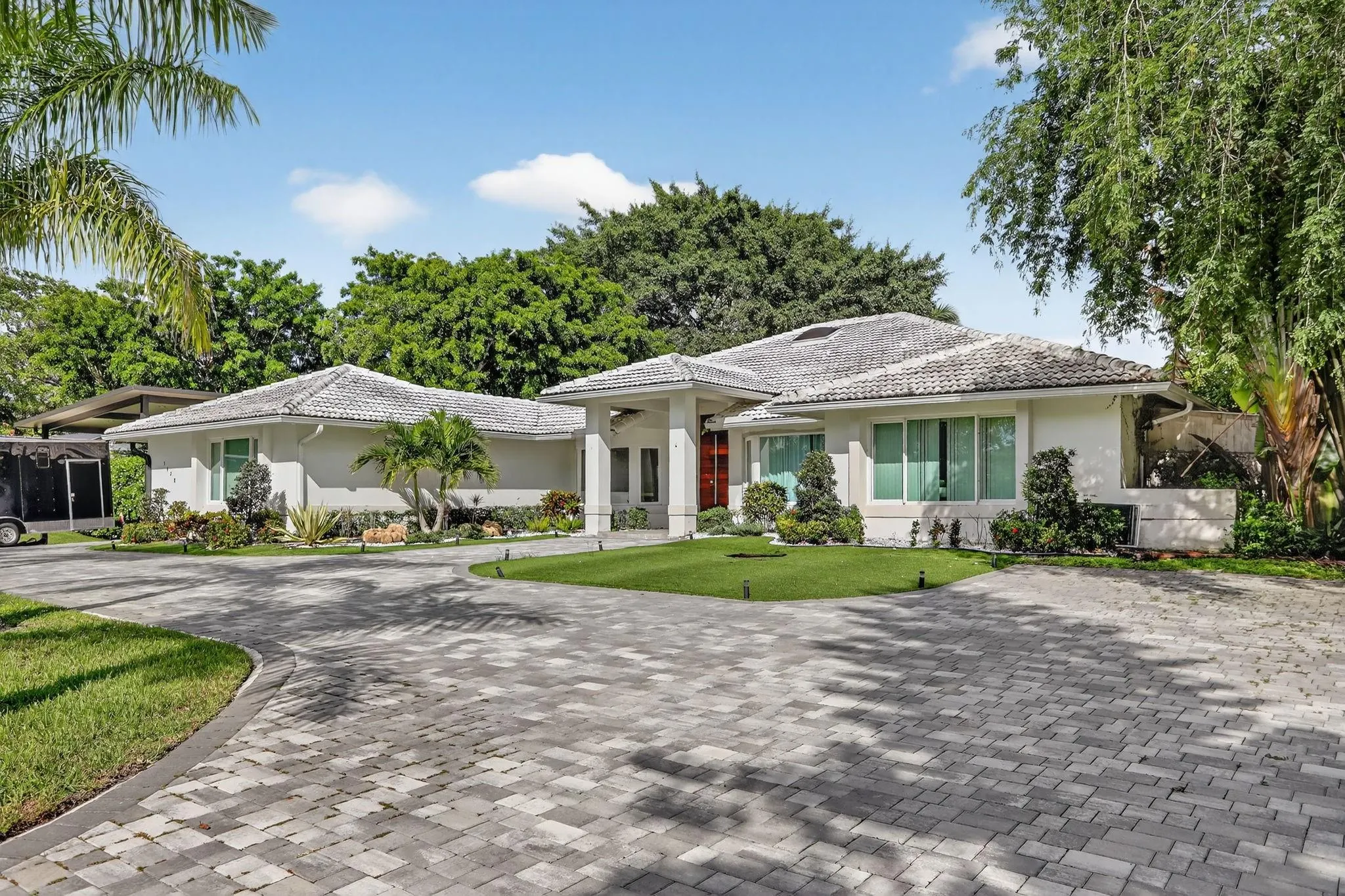 5928 NW 77th Ter