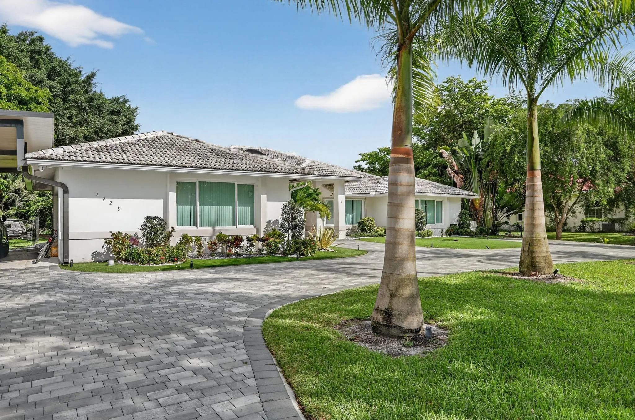 5928 NW 77th Ter