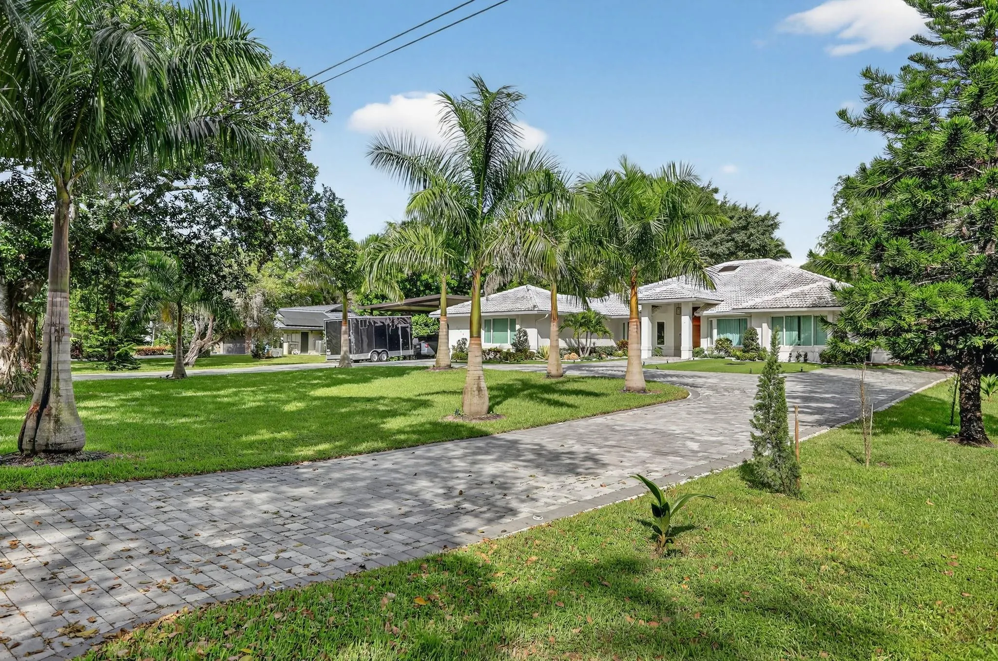 5928 NW 77th Ter
