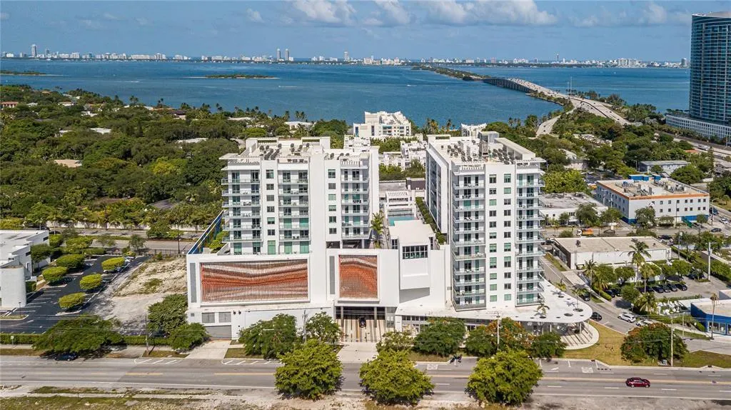 3900 Biscayne Blvd, #813