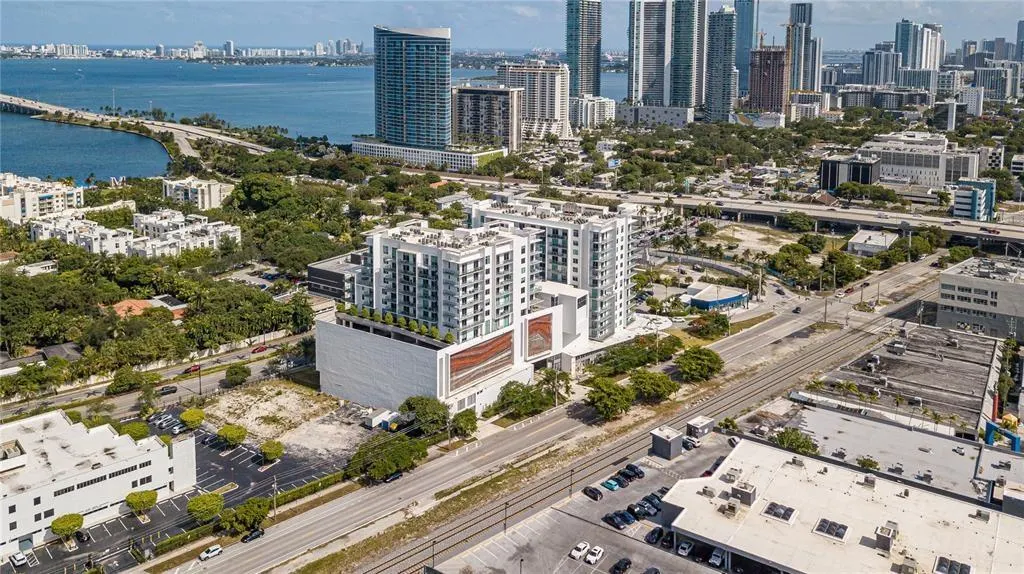 3900 Biscayne Blvd, #813