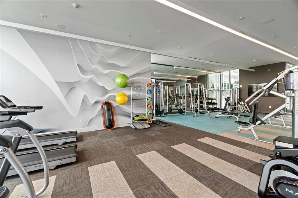 3900 Biscayne Blvd, #813