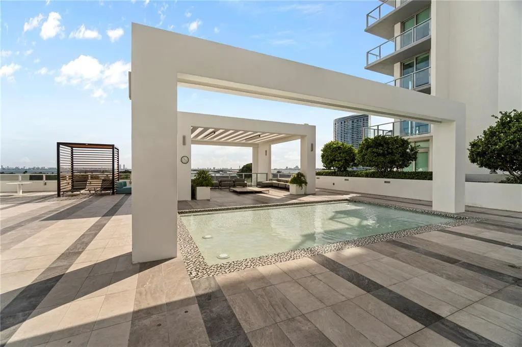 3900 Biscayne Blvd, #813