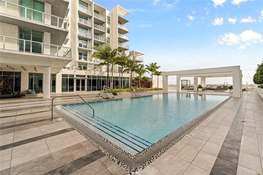 3900 Biscayne Blvd, #813