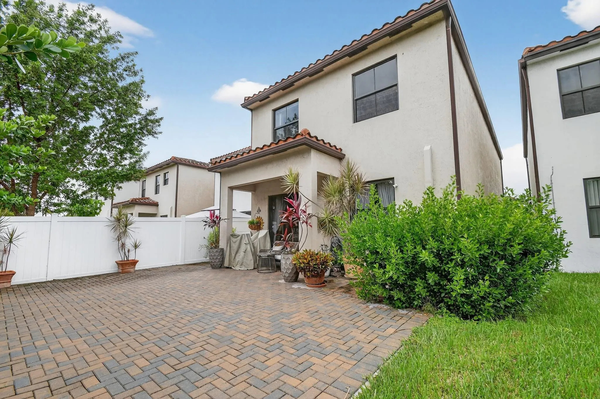 3008 Hop Tree Way