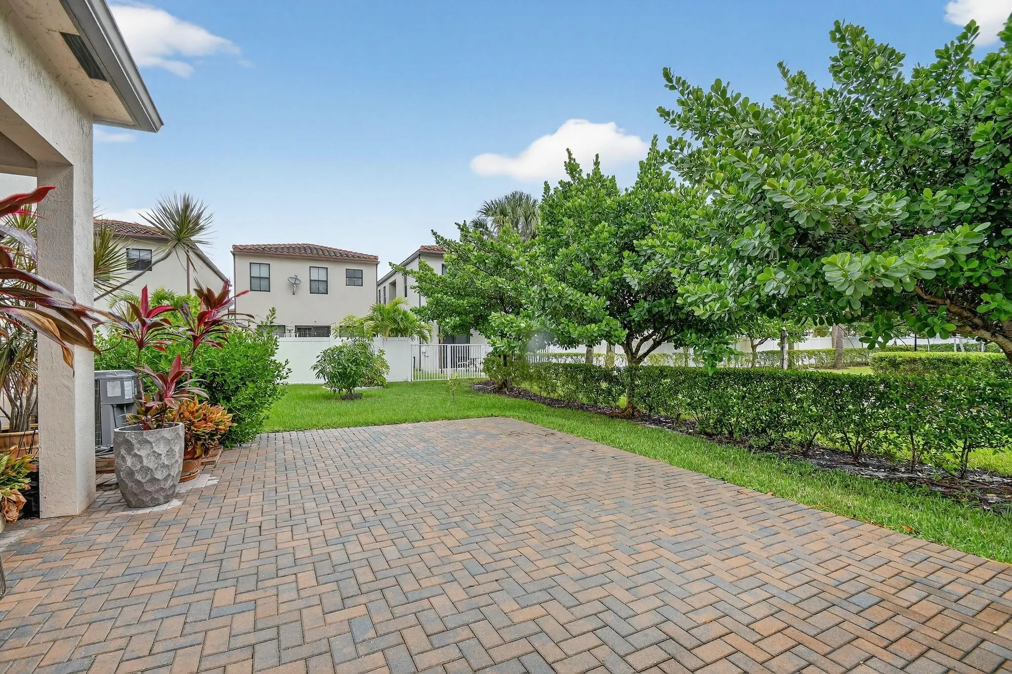 3008 Hop Tree Way