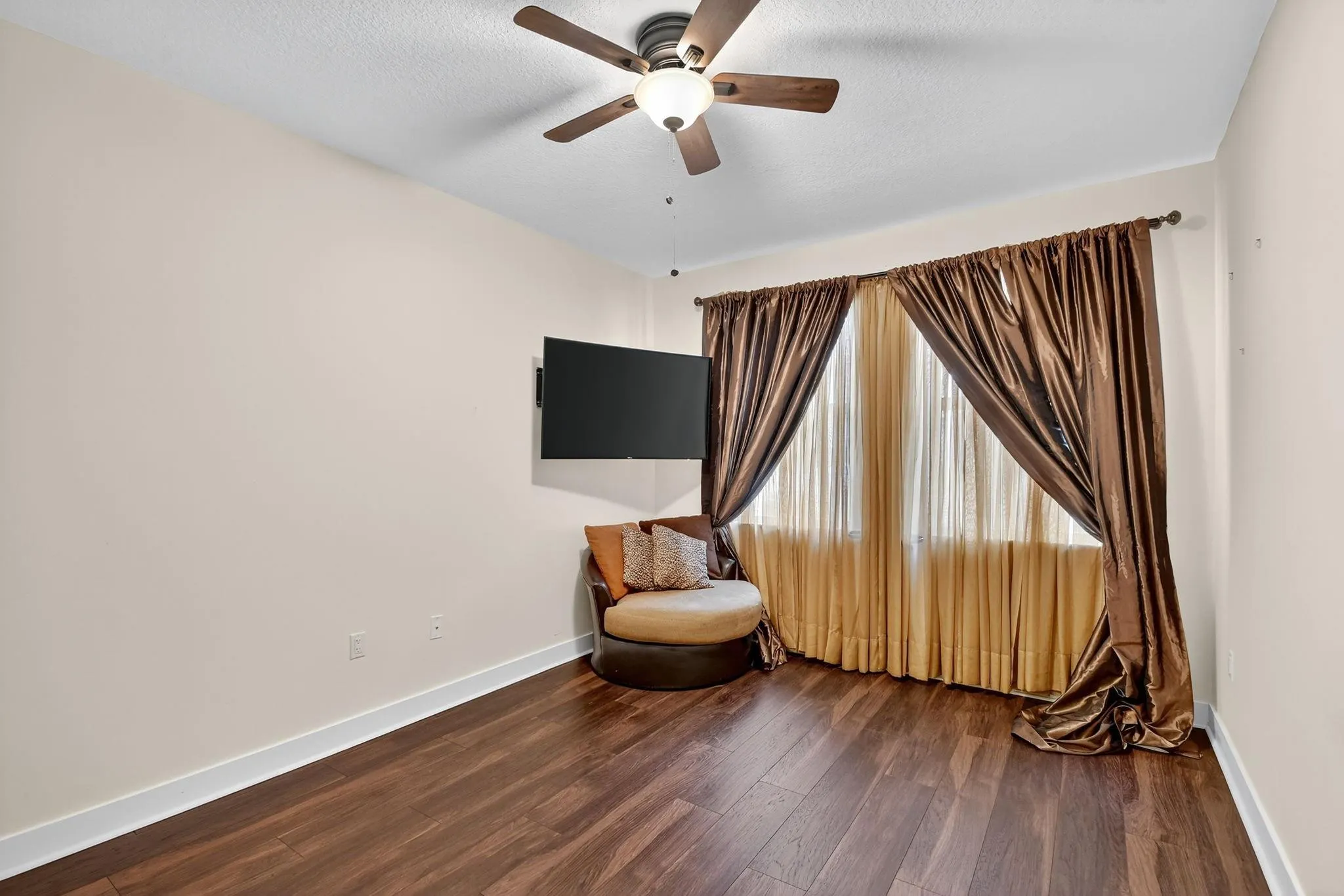3008 Hop Tree Way