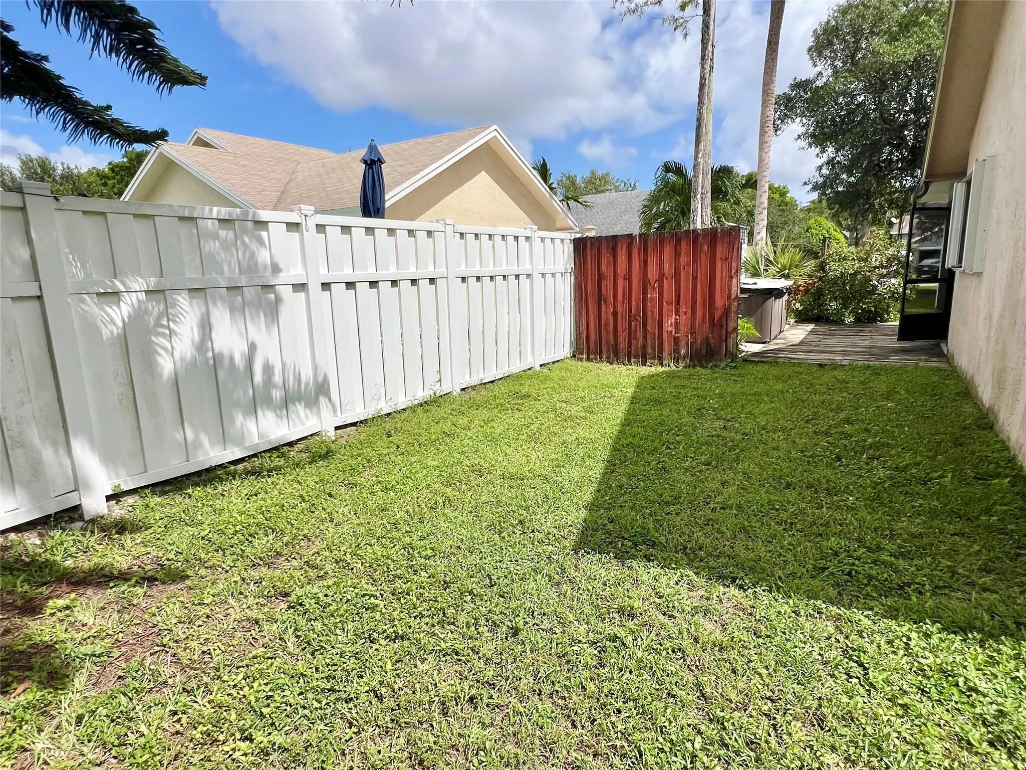7321 NW 38th Ct