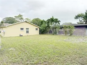 1136 NW 5th Ct