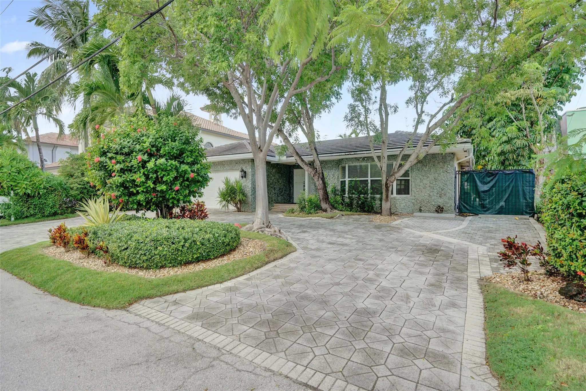 2427 Sea Island Dr