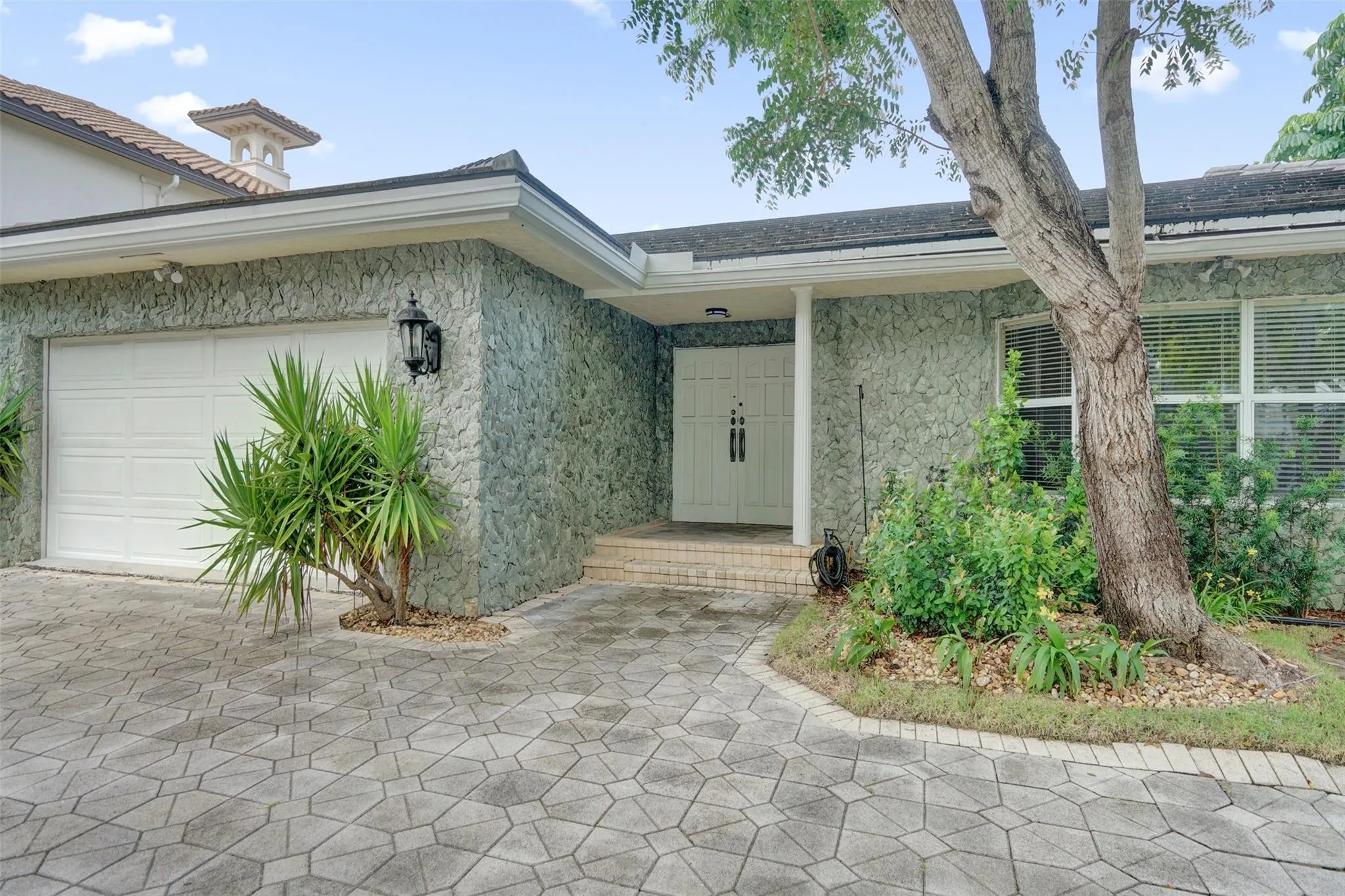 2427 Sea Island Dr