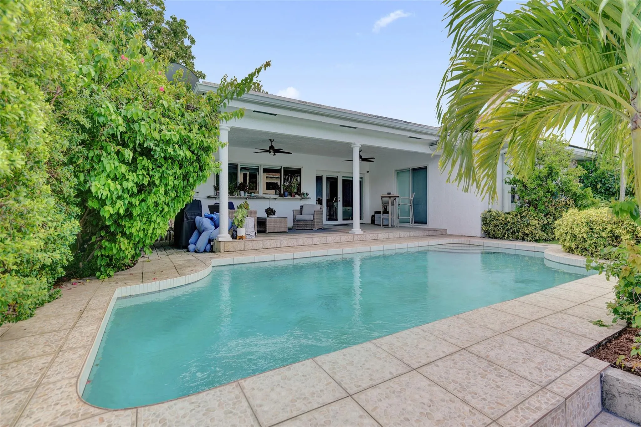 2427 Sea Island Dr