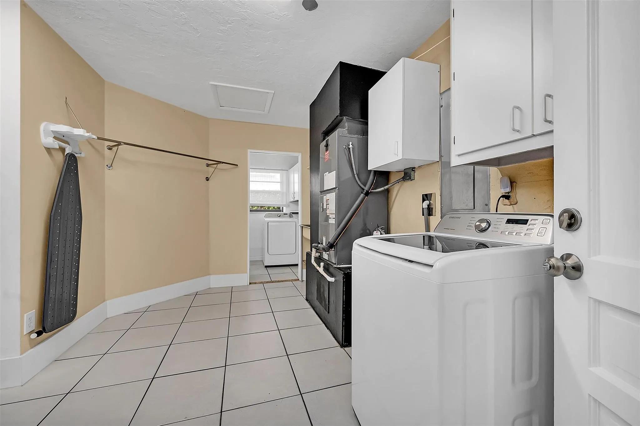 2427 Sea Island Dr