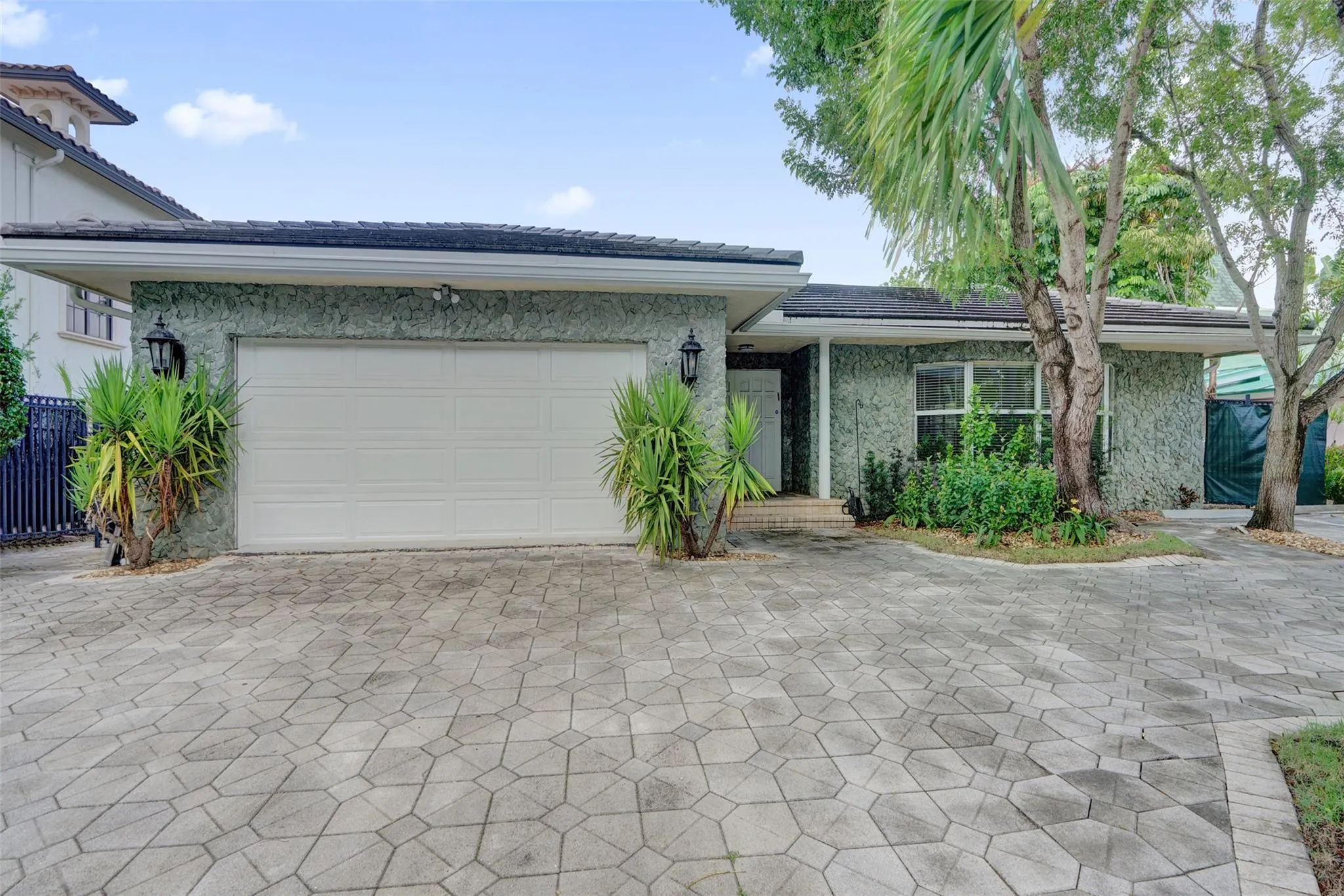 2427 Sea Island Dr