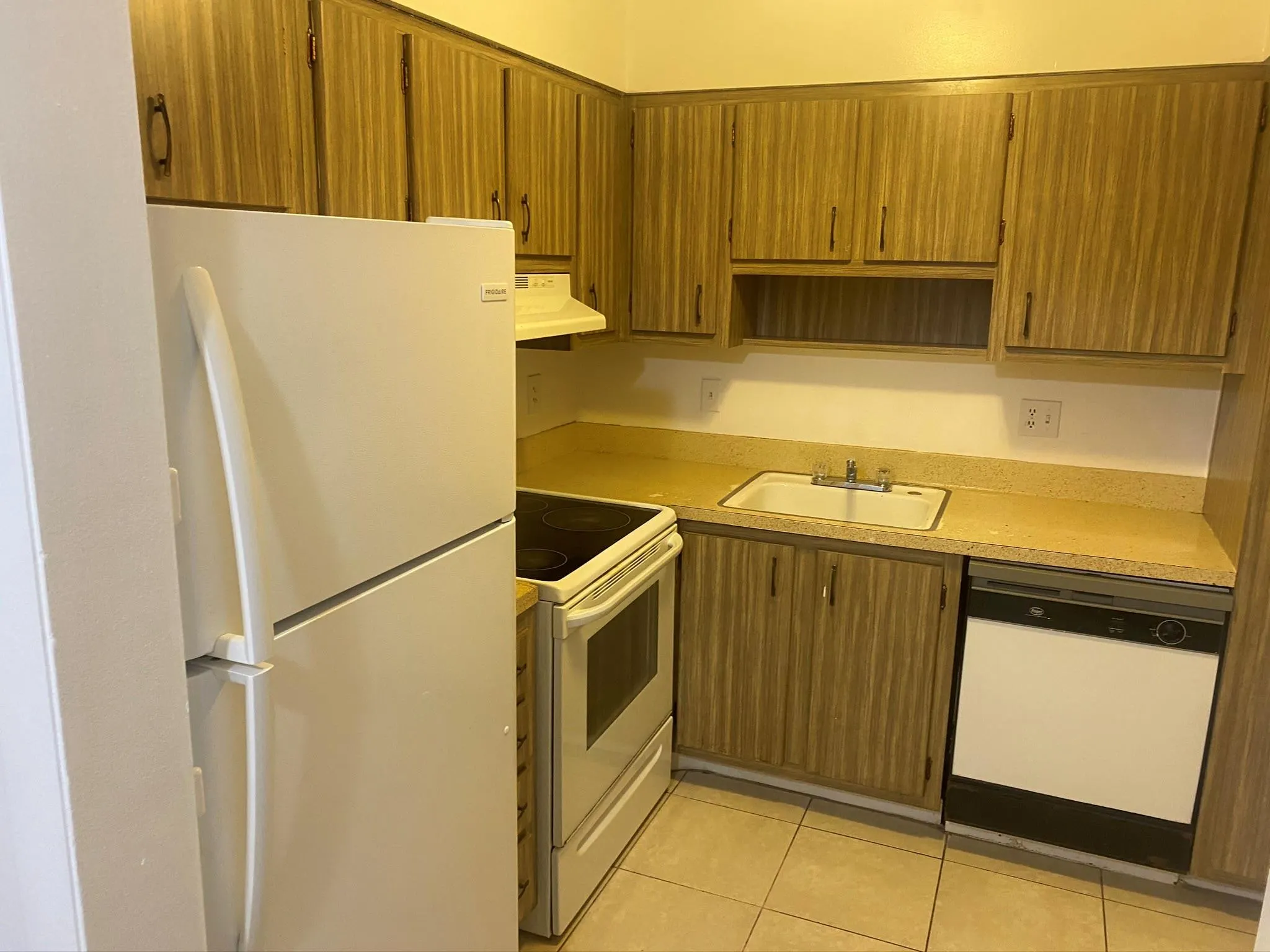 4328 SW 6TH ST, #206