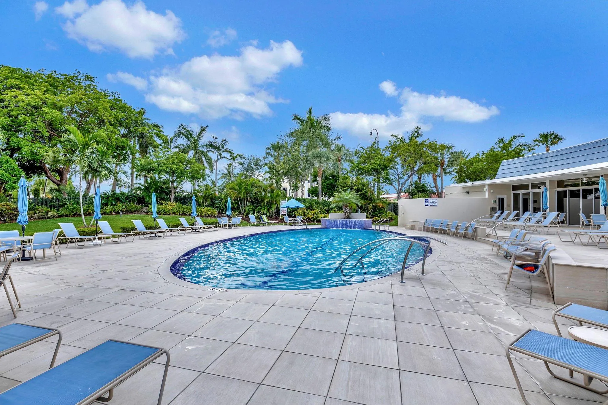 1537 E Hillsboro Blvd, #138