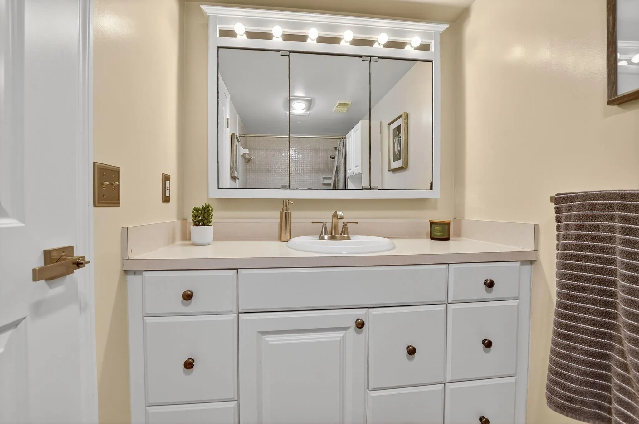 1537 E Hillsboro Blvd, #138