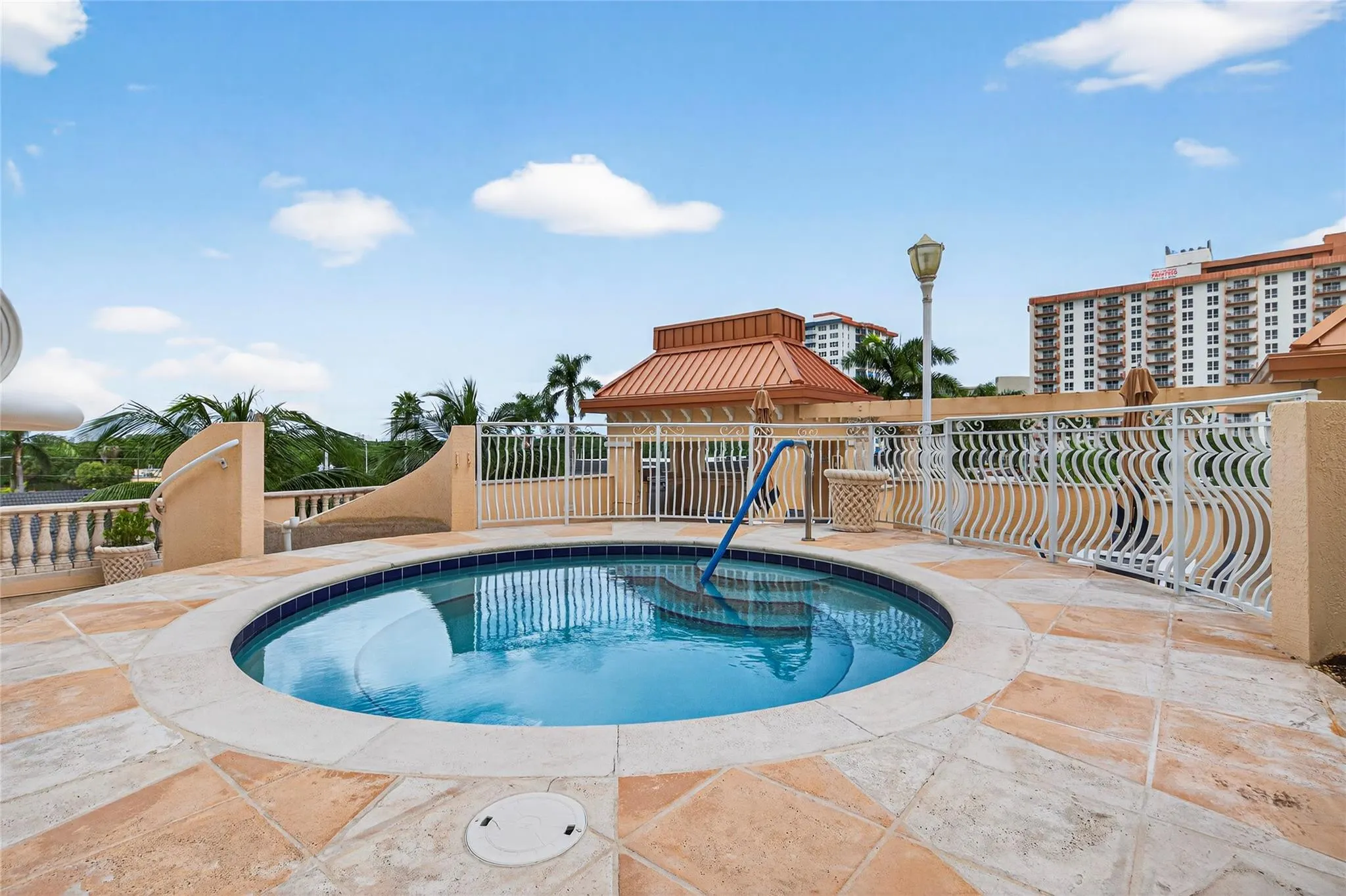 2845 NE 9th St, #806