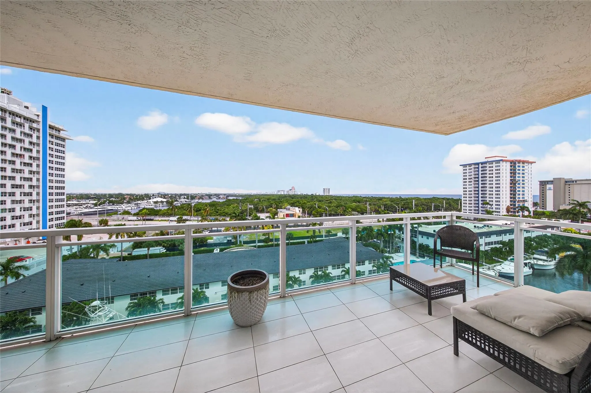 2845 NE 9th St, #806