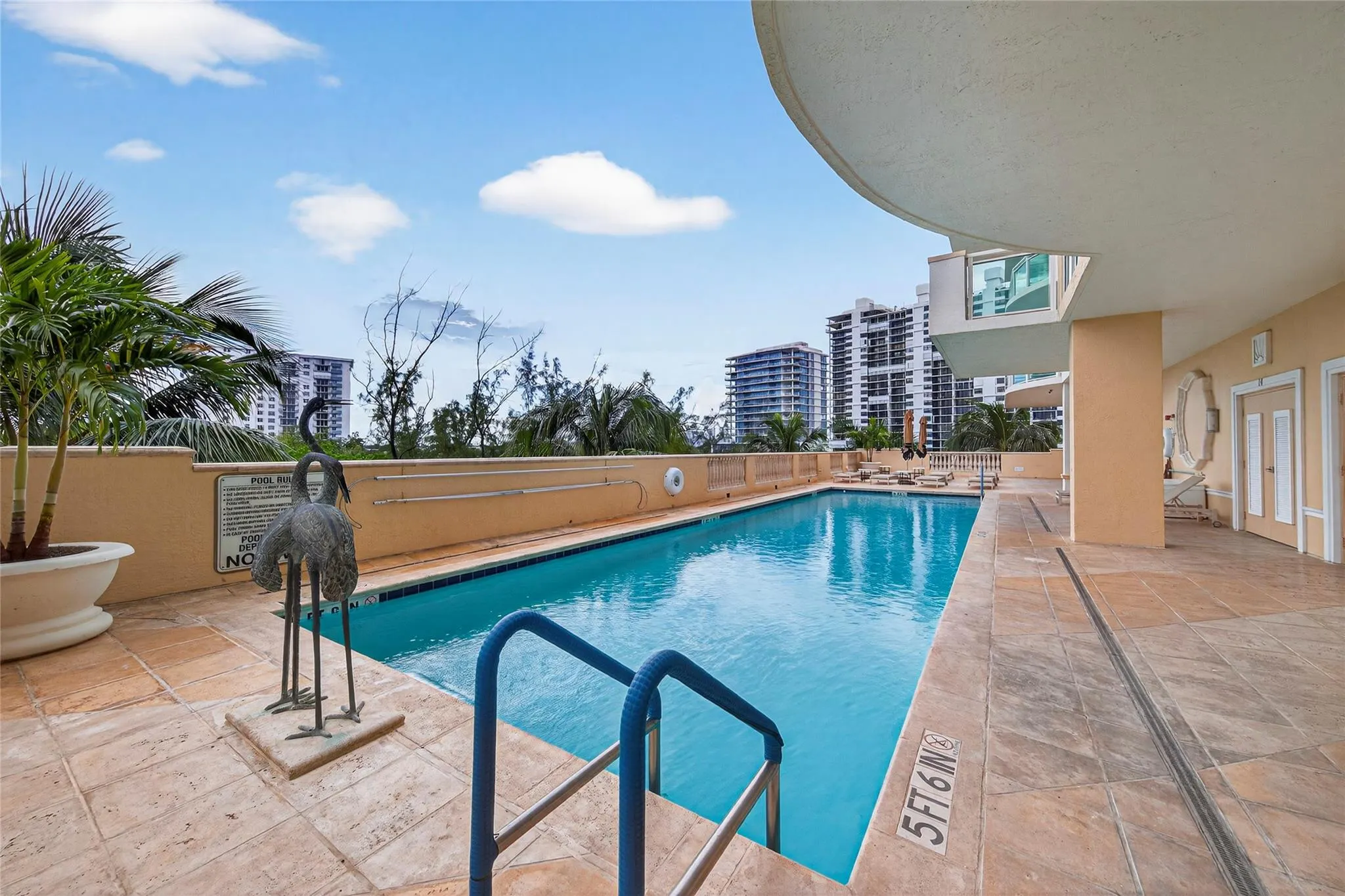2845 NE 9th St, #806