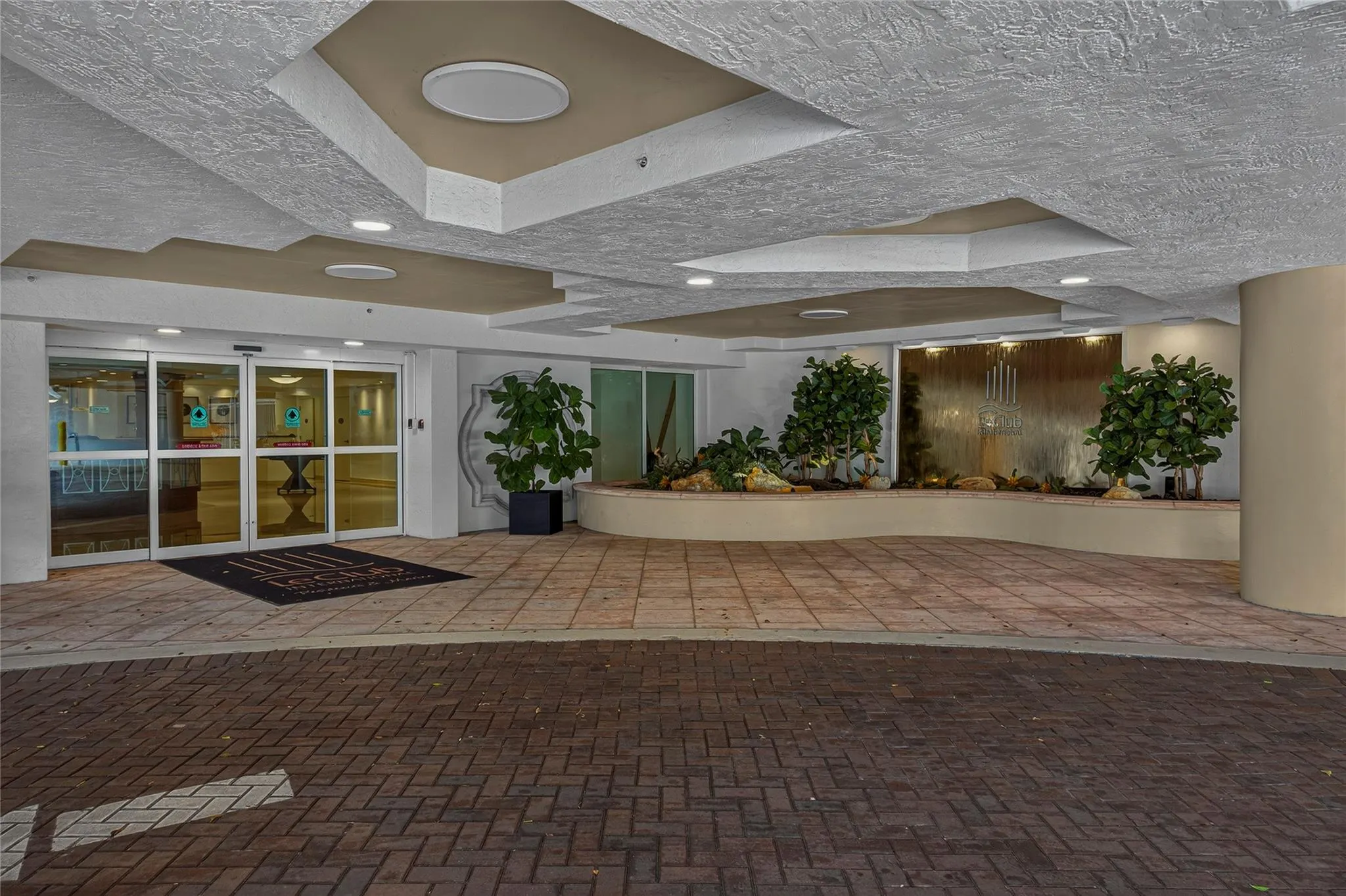 2845 NE 9th St, #806