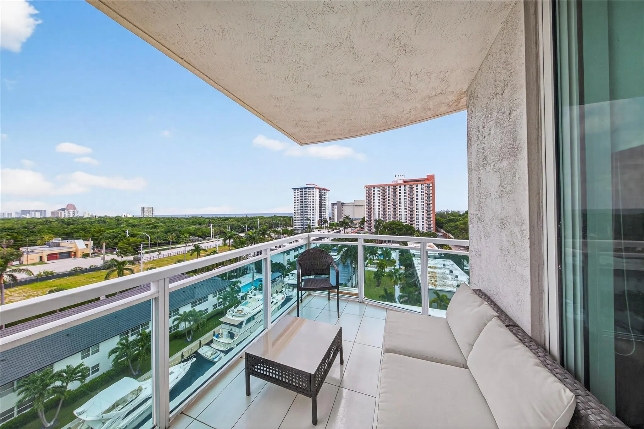 2845 NE 9th St, #806