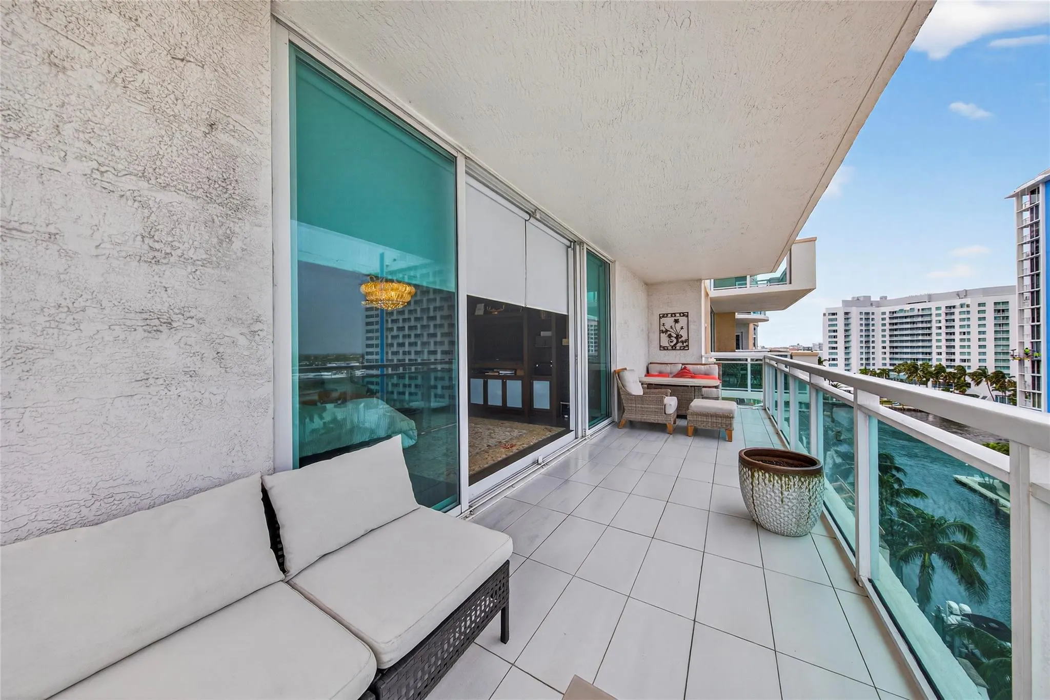 2845 NE 9th St, #806