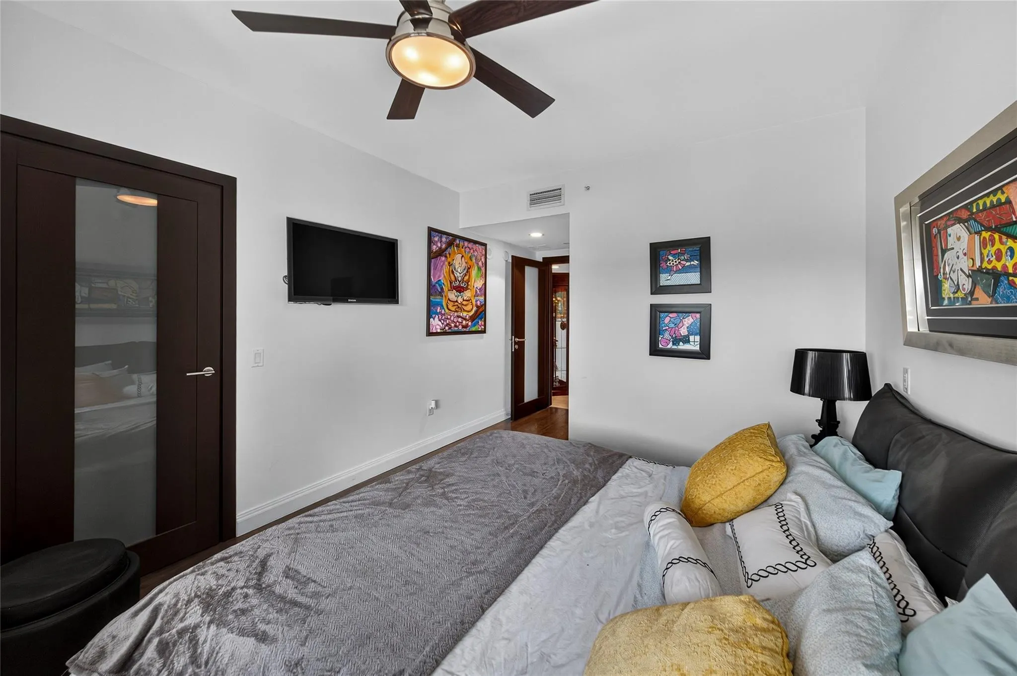 2845 NE 9th St, #806