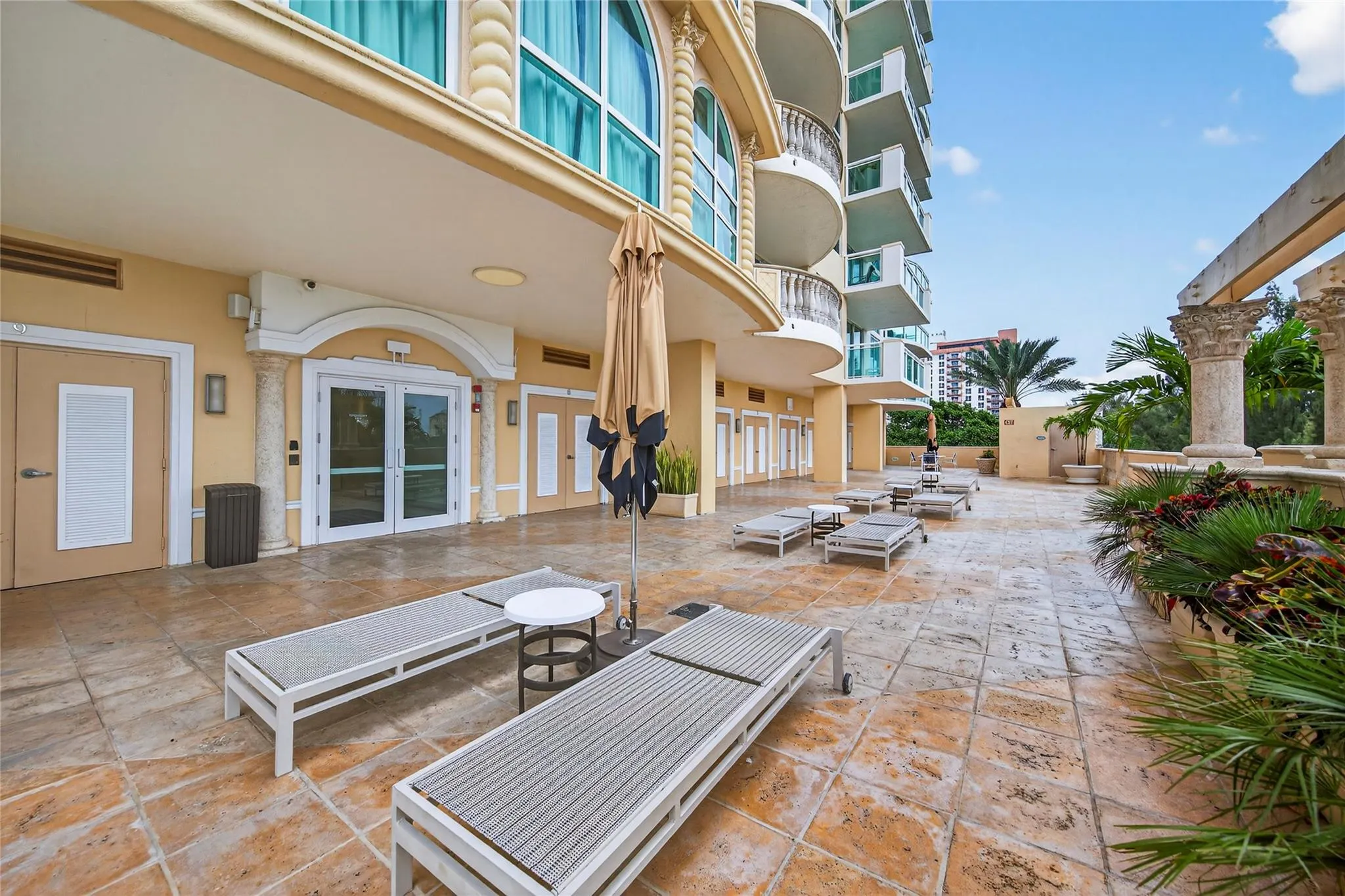 2845 NE 9th St, #806