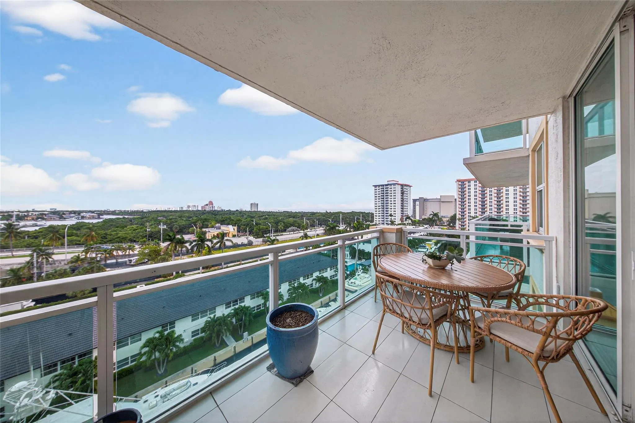 2845 NE 9th St, #806