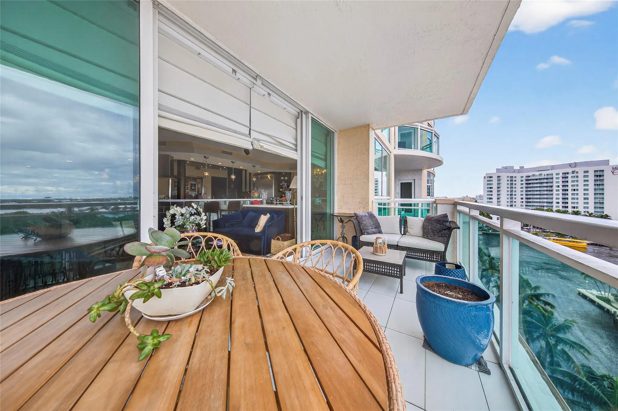 2845 NE 9th St, #806
