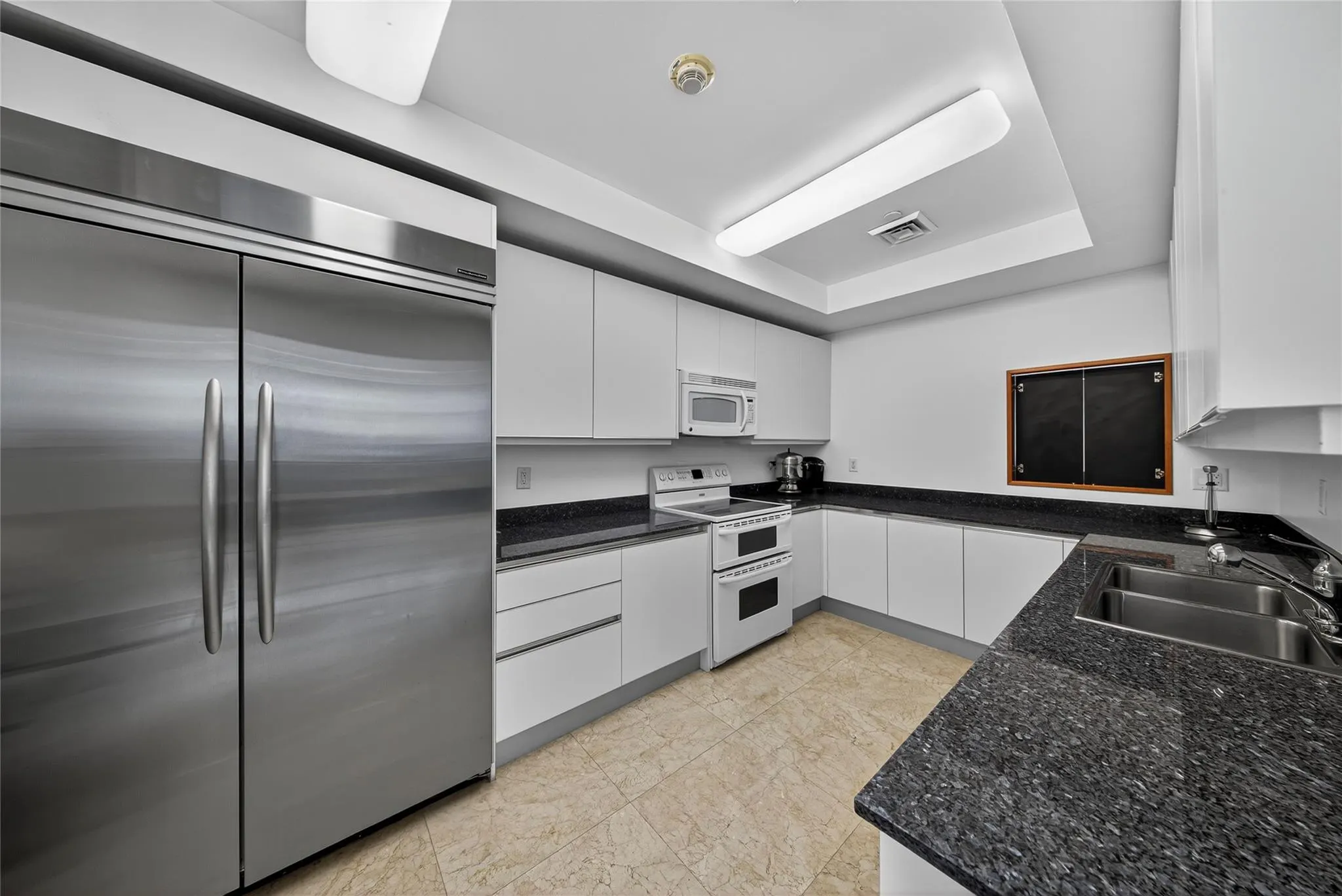 2845 NE 9th St, #806