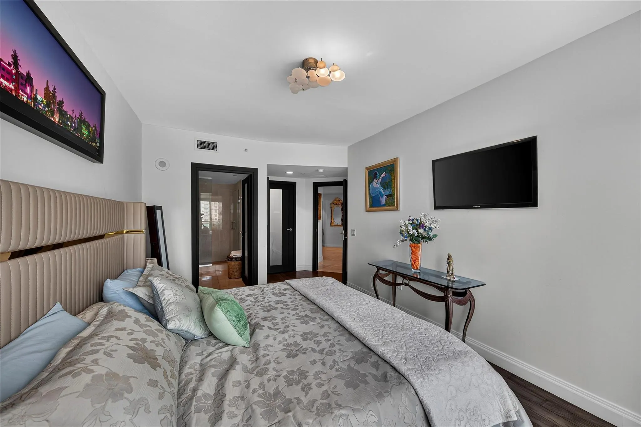 2845 NE 9th St, #806