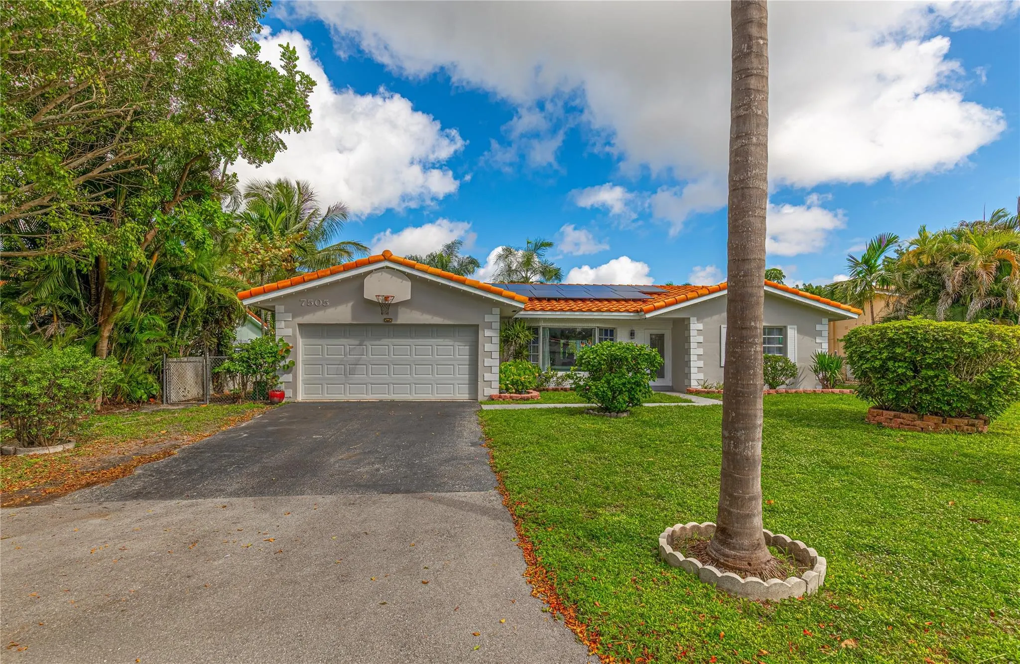 7505 NW 40TH PL
