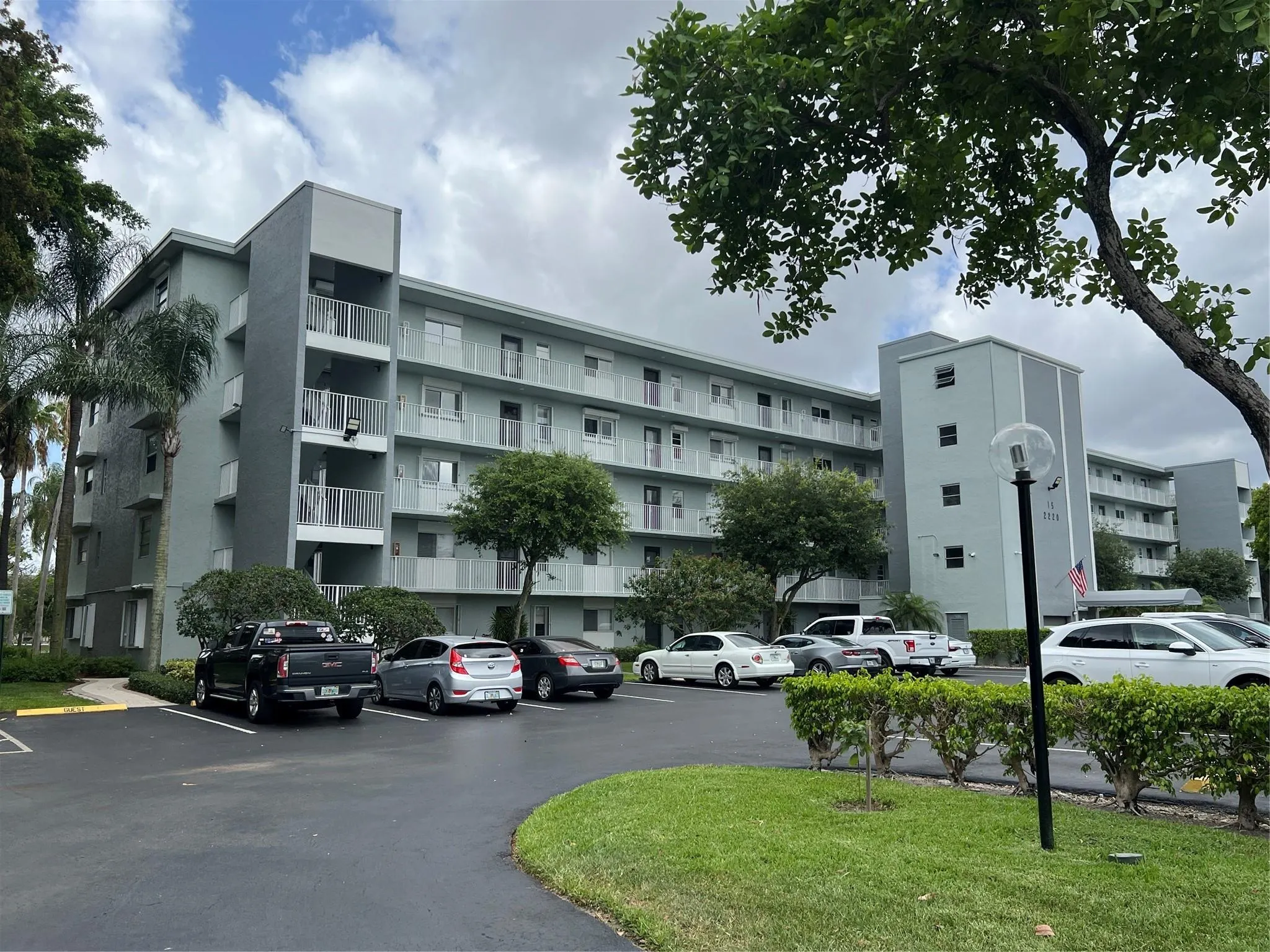 2220 N Cypress Bend Dr, #301