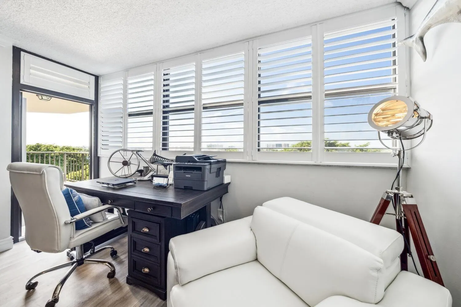 859 Jeffery Street, #6090